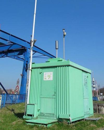 Air pollution measuring station